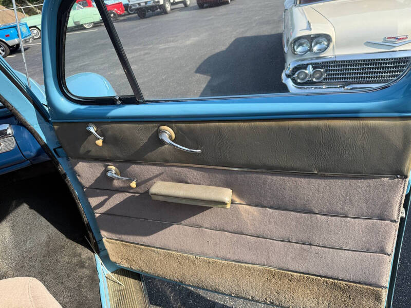 1946 Ford Super Deluxe