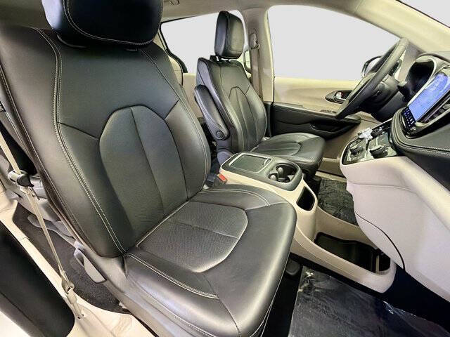 2024 Chrysler Pacifica Plug-In Hybrid Select