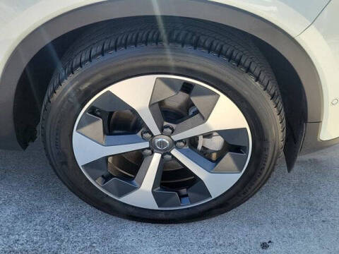 2024 Volvo XC40 B5 Plus Bright Theme