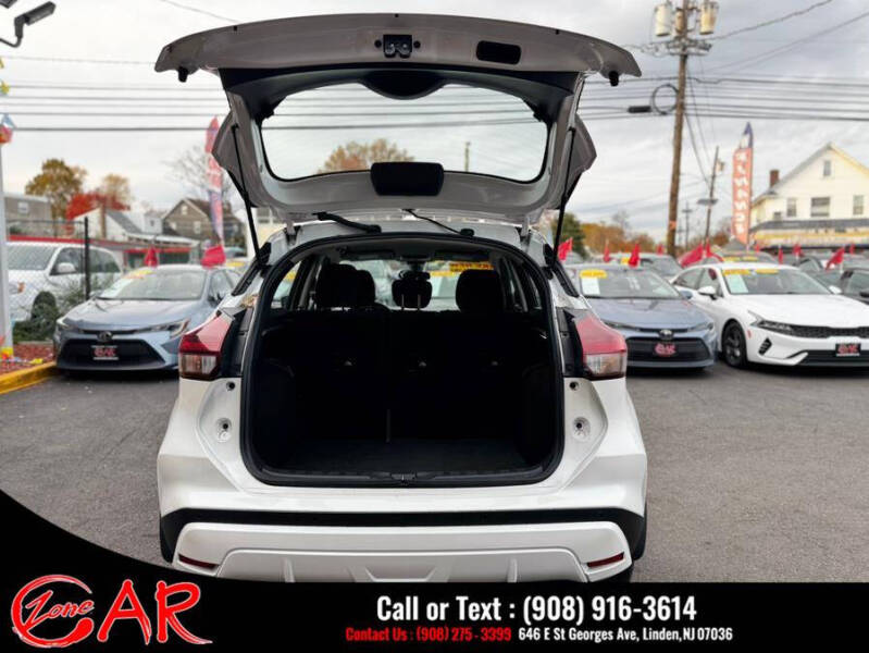 2023 Nissan Kicks SV