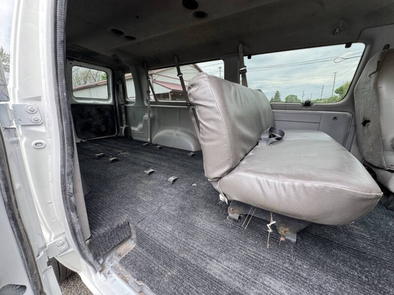2002 Ford E-Series E-350 SD XLT