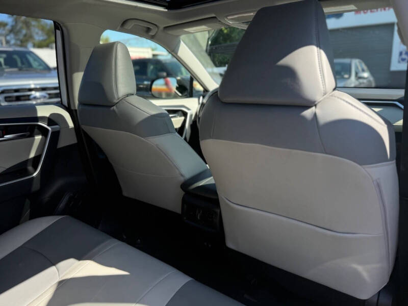 2019 Toyota RAV4 XLE Premium