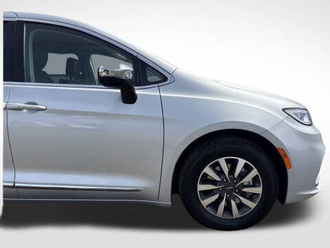 2023 Chrysler Pacifica Plug-In Hybrid Limited