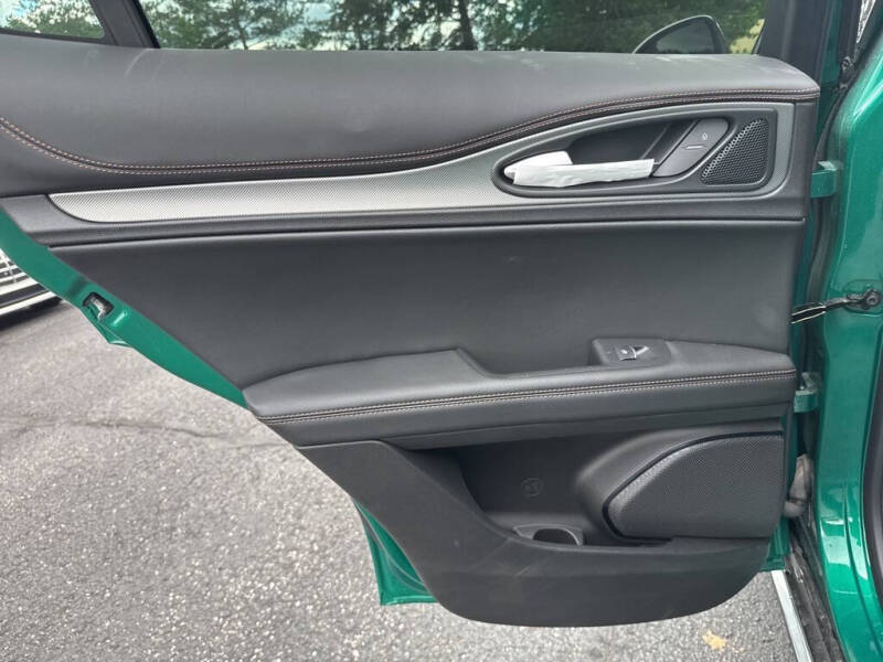 2025 Alfa Romeo Stelvio Intensa