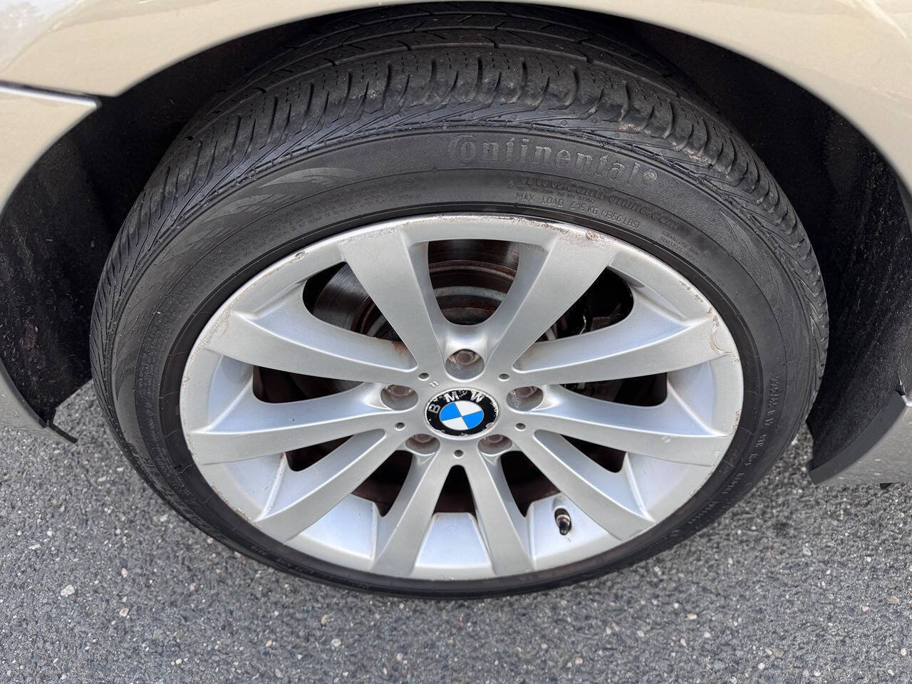 2011 BMW 3 Series 25