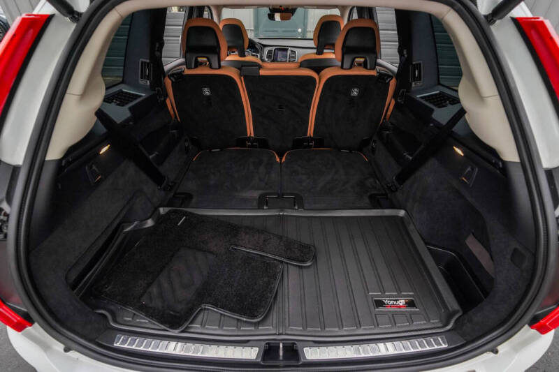 2016 Volvo XC90 T6 Momentum