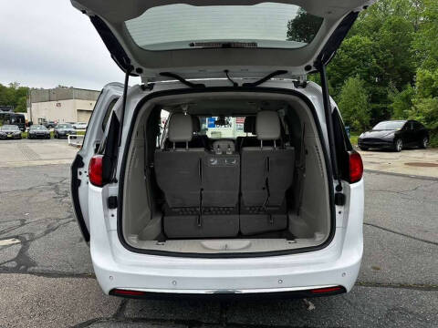 2017 Chrysler Pacifica Touring-L