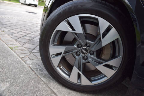 2022 Audi e-tron quattro Premium