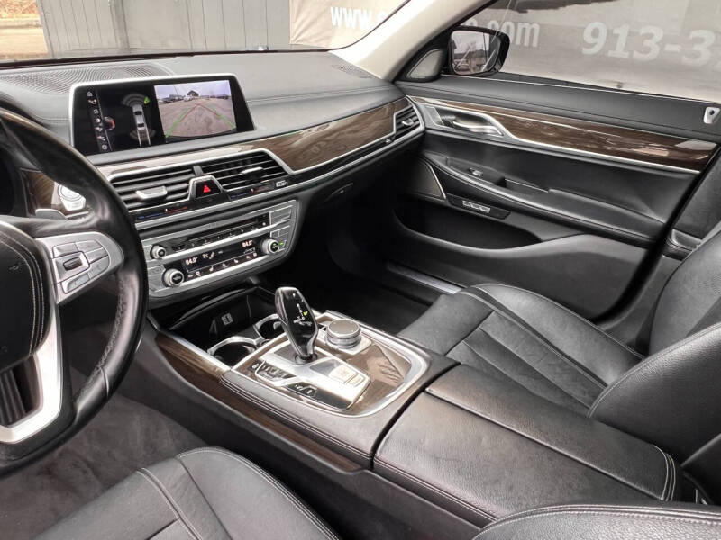 2017 BMW 7 Series 740i