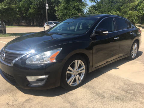 2013 Nissan Altima for sale at Safe Trip Auto Sales in Dallas TX