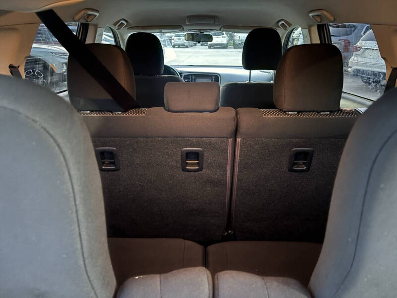 2017 Mitsubishi Outlander ES