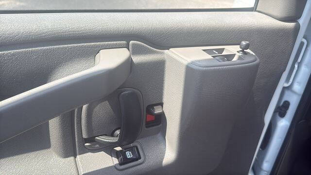 2025 Chevrolet Express LT 3500
