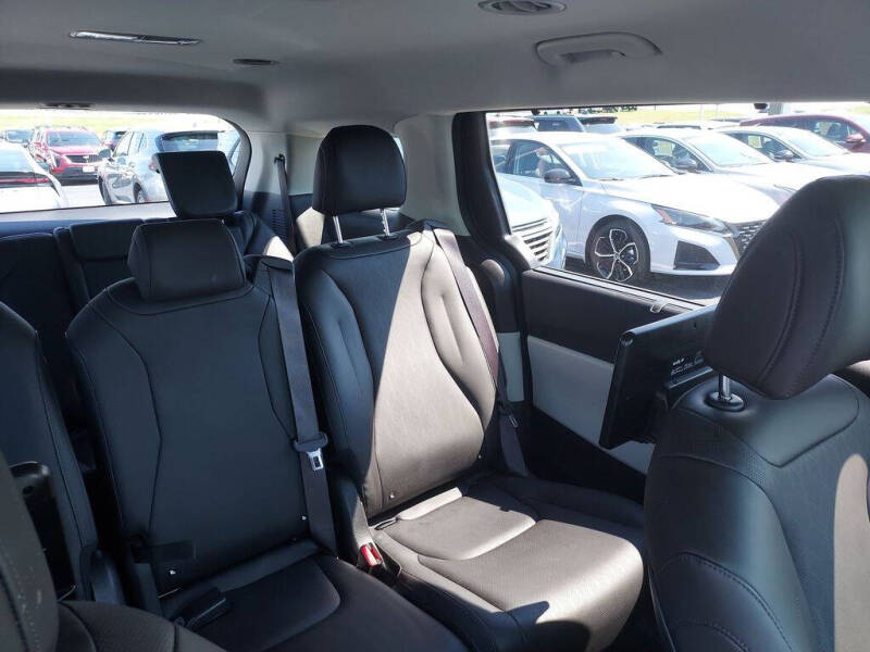 2024 Kia Carnival SX