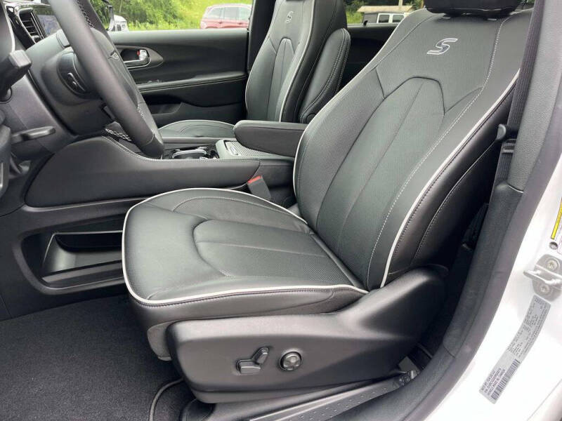 2027 Chrysler Pacifica Limited