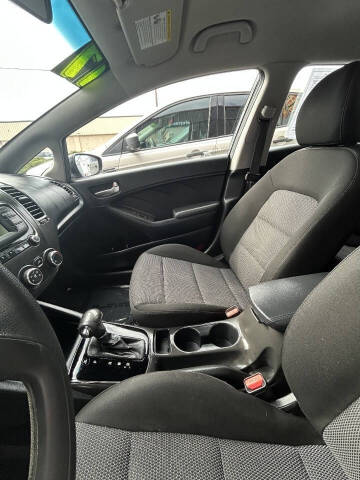 2017 Kia Forte5 LX