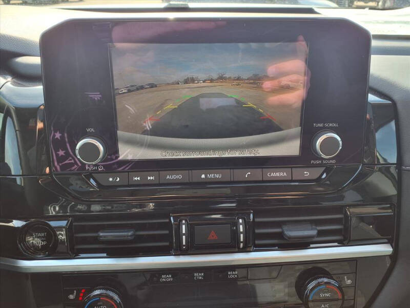 2025 Nissan Pathfinder SV