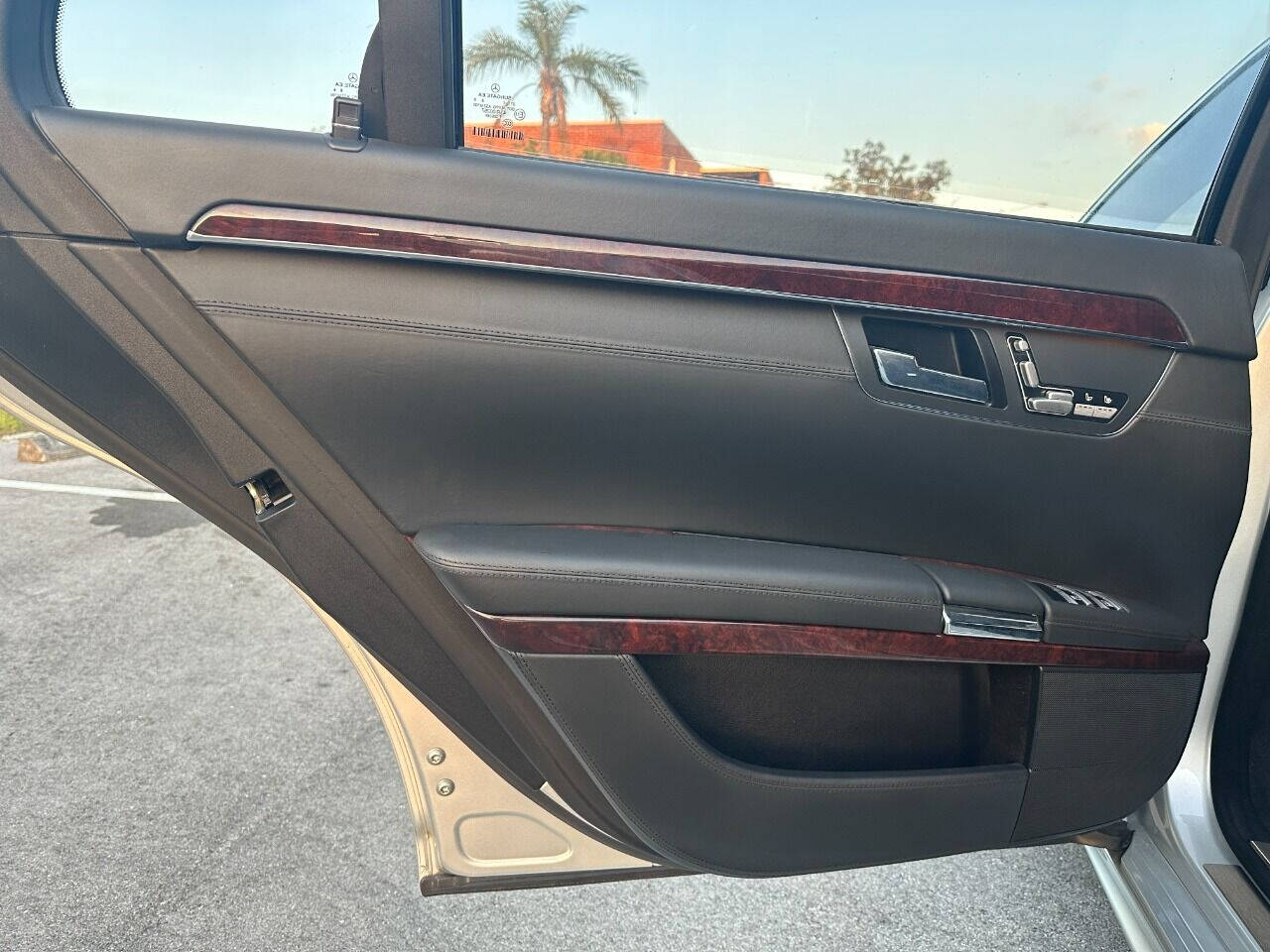 2007 Mercedes-Benz S-Class Sedan - $27,900
