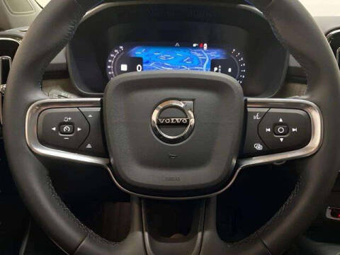 2025 Volvo XC40 B5 Core Bright Theme