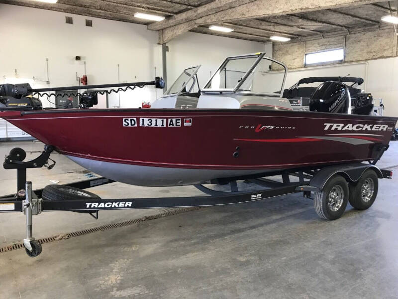 2018 Tracker PRO GUIDE