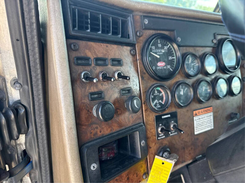 2004 Peterbilt 330