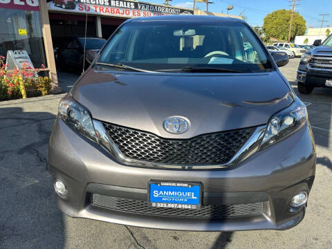 2014 Toyota Sienna SE 8-Passenger
