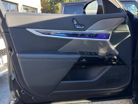 2023 BMW 7 Series 740i