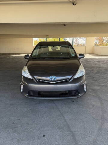 2014 Toyota Prius v Five