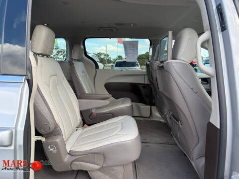 2017 Chrysler Pacifica Touring-L Plus