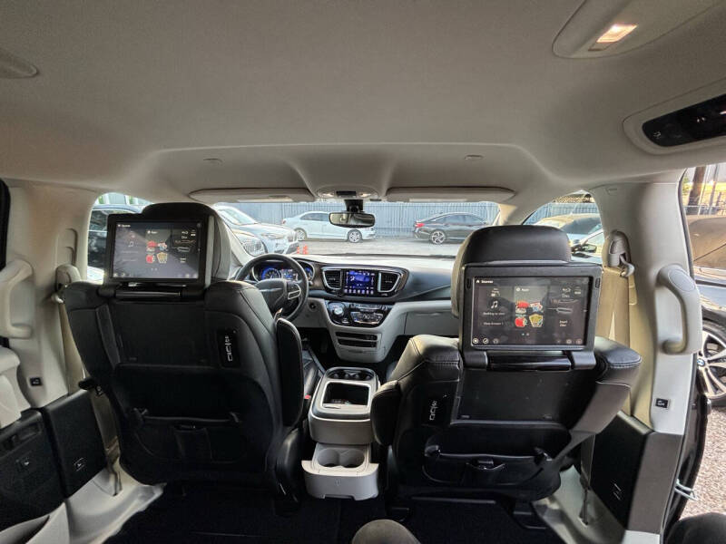 2017 Chrysler Pacifica Touring-L Plus