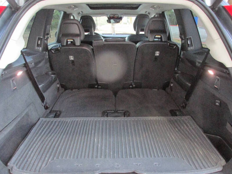 2016 Volvo XC90 T6 Momentum