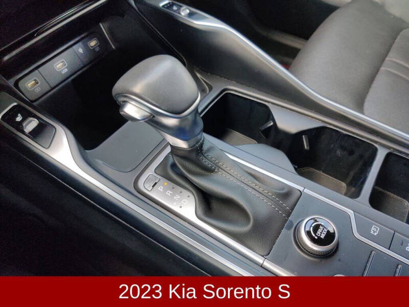2023 Kia Sorento S