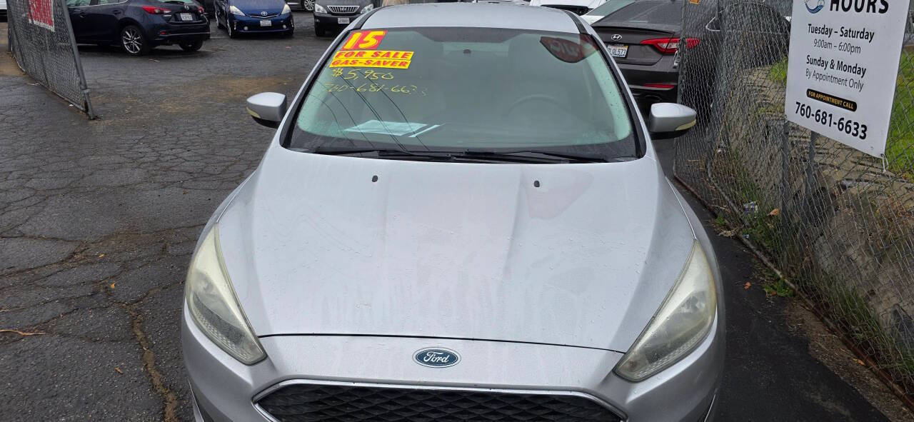 Silver 2015 Ford Focus SE SE 4dr Sedan 2