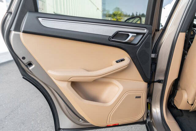 2017 Porsche Macan 31