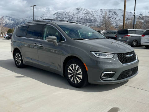 2021 Chrysler Pacifica Hybrid for sale at Shamrock Group LLC #1 - Passenger Vans in Pleasant Grove UT
