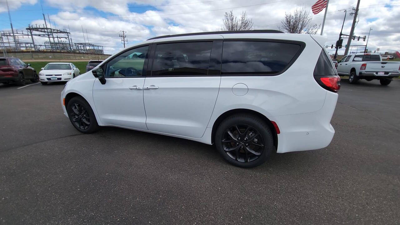 2024 Chrysler Pacifica for sale at Victoria Auto Sales in Victoria, MN