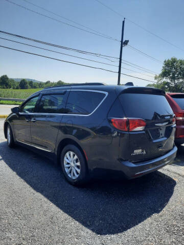 2017 Chrysler Pacifica Touring-L