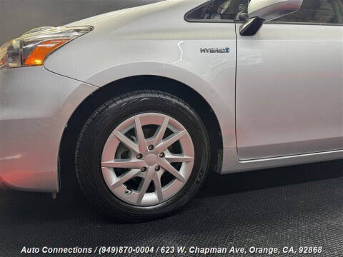 2014 Toyota Prius v Two