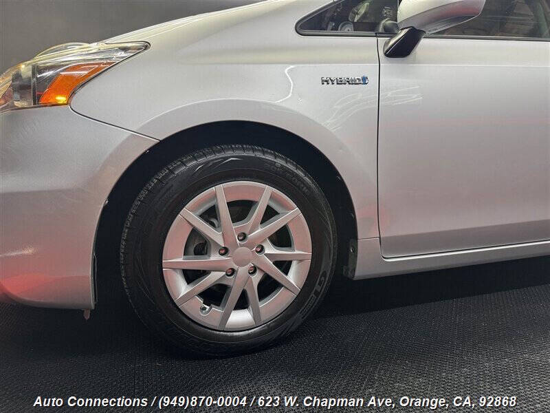 2014 Toyota Prius v Two