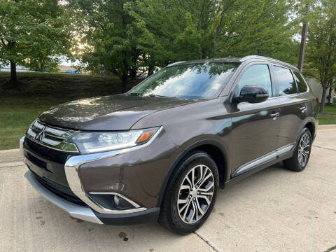 2017 Mitsubishi Outlander for sale at Denali Motors in Addison IL