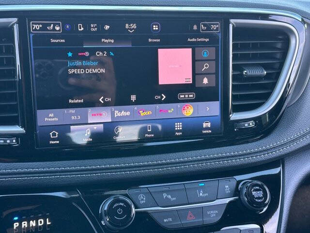 2027 Chrysler Pacifica Select