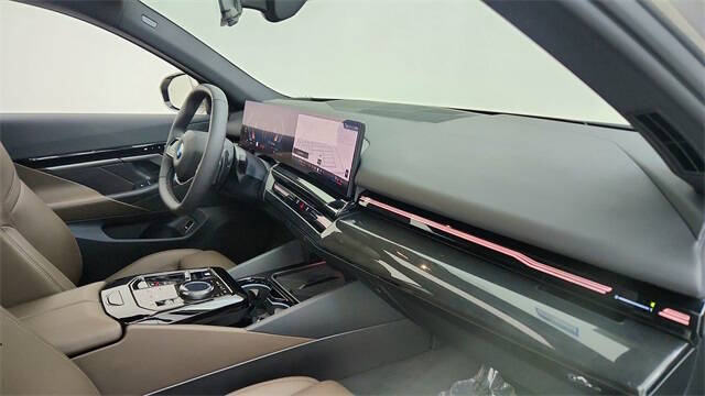 2025 BMW 5 Series 530i