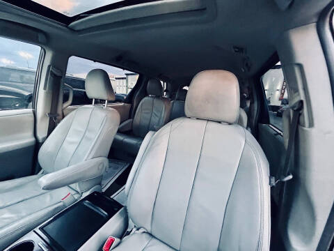2013 Toyota Sienna XLE Mobility 7-Passenger