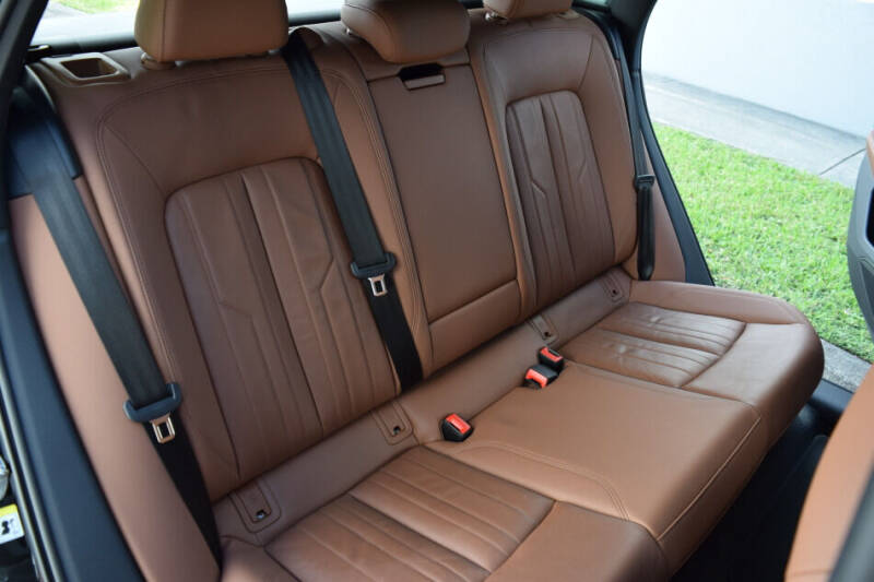 2022 Audi e-tron quattro Premium