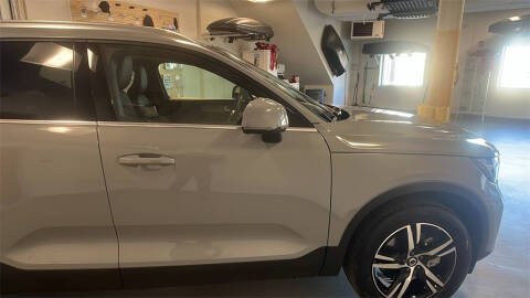 2025 Volvo XC40 B5 Core Bright Theme