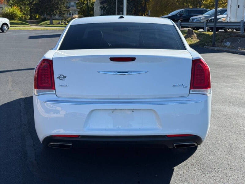 2017 Chrysler 300 C Platinum