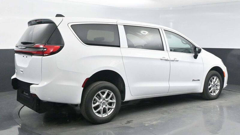 2024 Chrysler Pacifica Touring