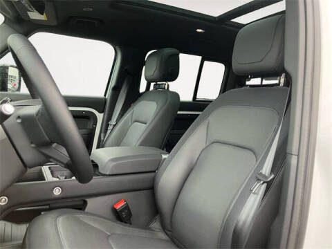 2024 Land Rover Defender 130 P400 Outbound