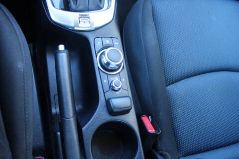 2020 Toyota Yaris Hatchback LE