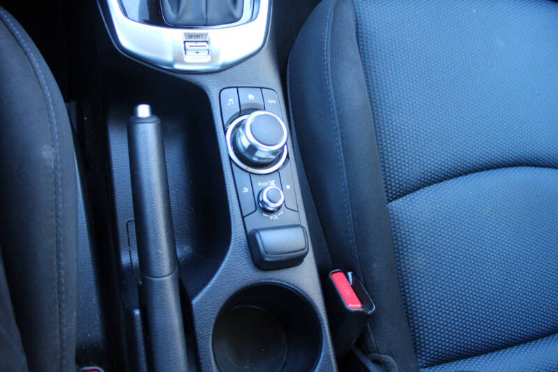 2020 Toyota Yaris Hatchback LE