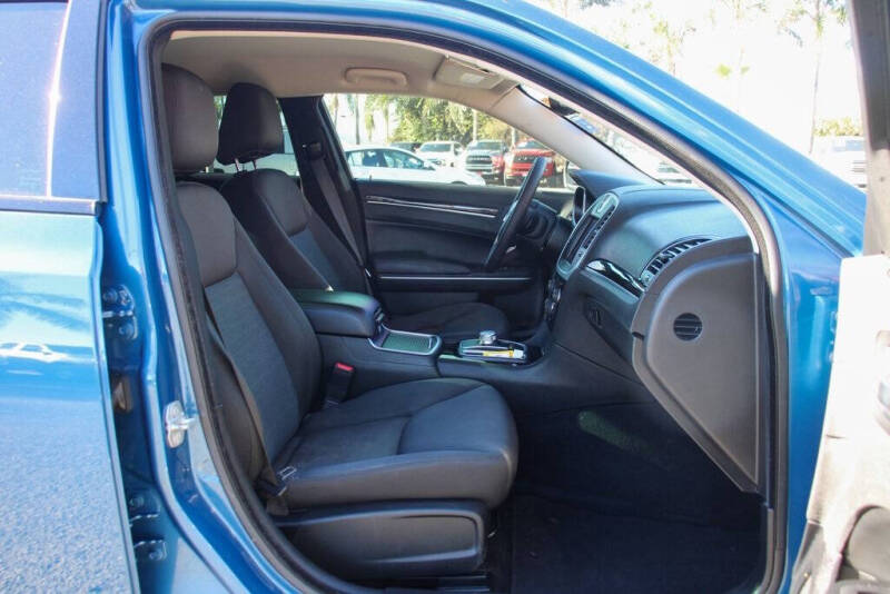 2023 Chrysler 300 Touring